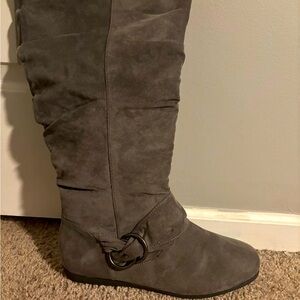 Size 13, Grey, Cloudwalker boots.
